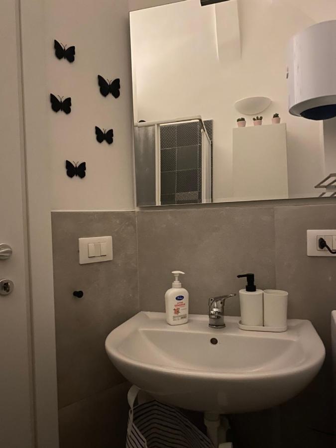 Casaro Stazione Apartment Bari Bagian luar foto